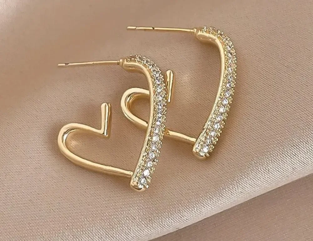Heart Earrings: The Symbol of Love That Never Goes Out of Style