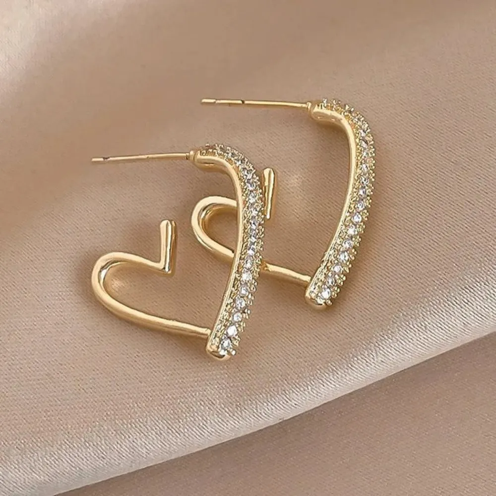 Heart Earrings: The Symbol of Love That Never Goes Out of Style